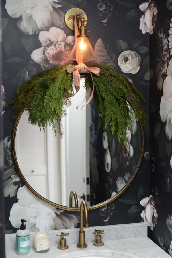 02-Christmas Décor in Your Bathroom