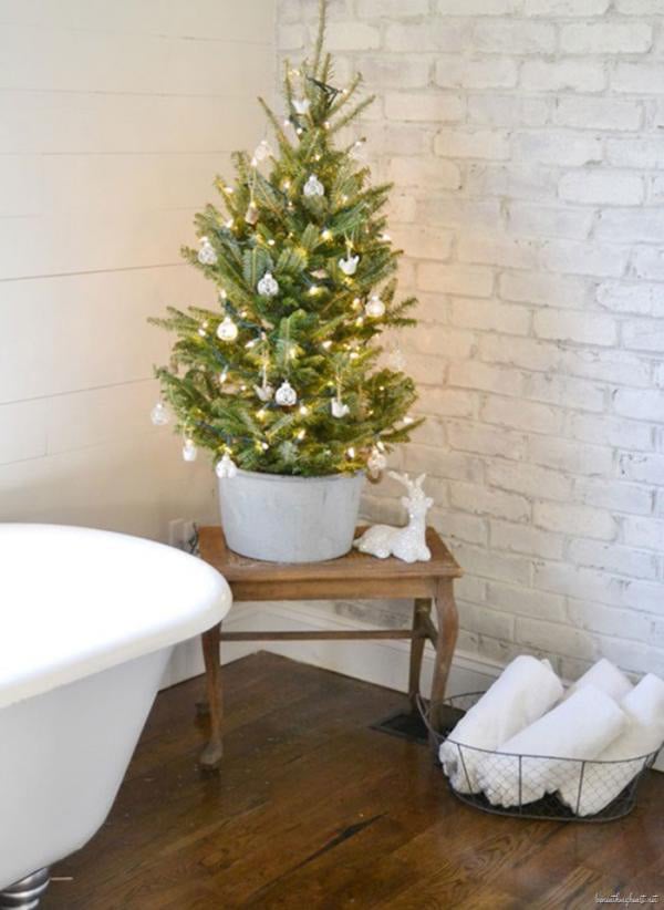 03-Christmas Décor in Your Bathroom