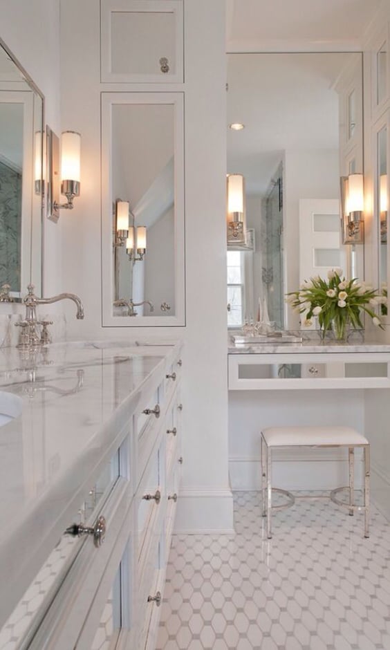 03-Inspiring You with All-White Bathrooms (1)