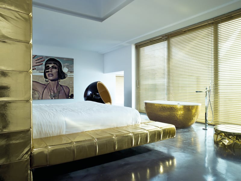 06-007 Ways to Create a James Bond Style Bathroom-1