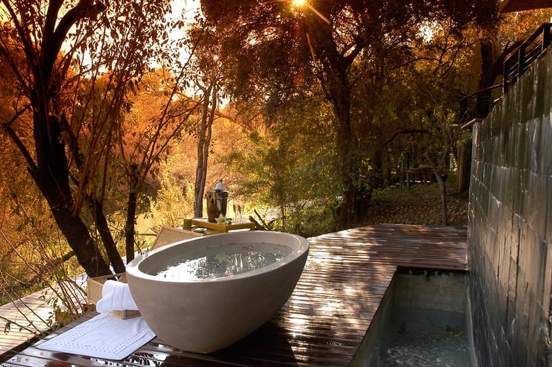 08-Inspiring You with 10 Awesome Exotic Outdoor Hotel Bathrooms