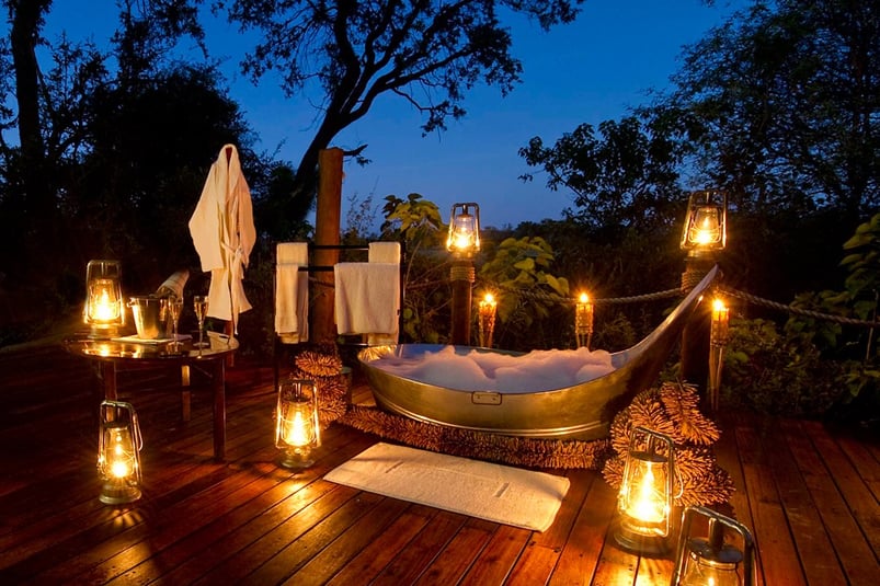 09-Inspiring You with 10 Awesome Exotic Outdoor Hotel Bathrooms