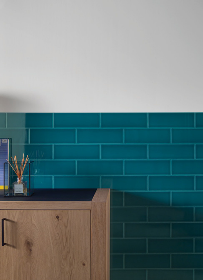 Wall Tiles<small>10x30 - Essence Quartz Gloss</small>