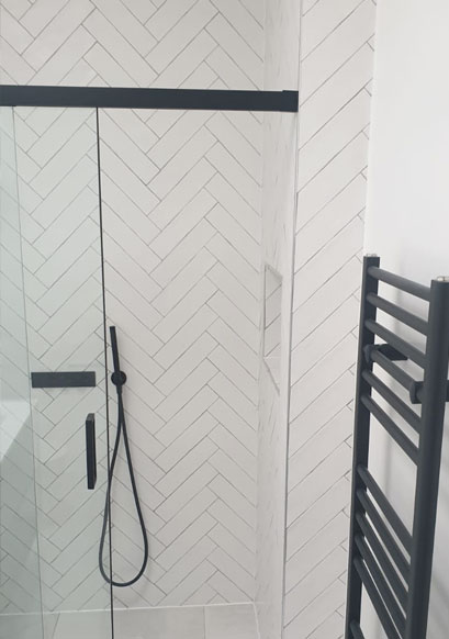 Black & White Modern Bathroom 