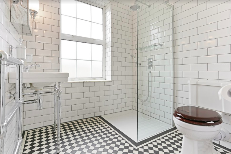 Traditional Monochrome Bathroom